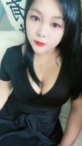 20044427200-169x300.jpg