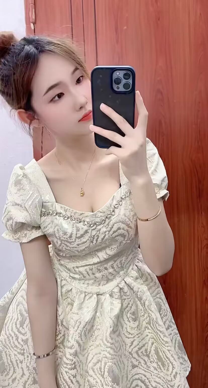 211034d4ye4efye0vm054v.jpg